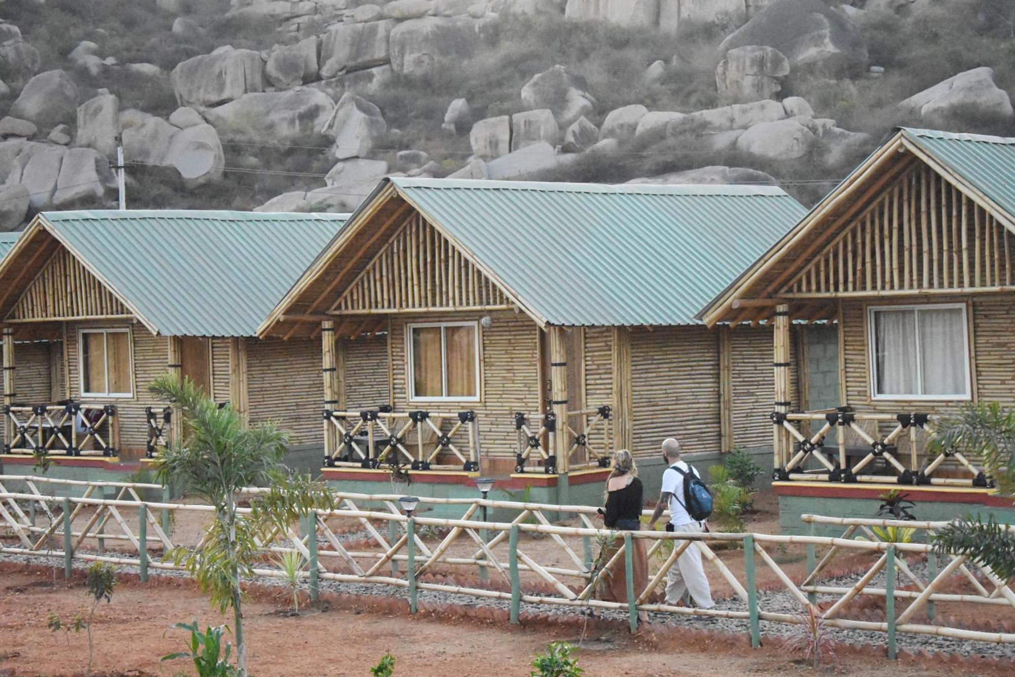 Mowgli'S Cafe Hampi & Guest House Zewnętrze zdjęcie