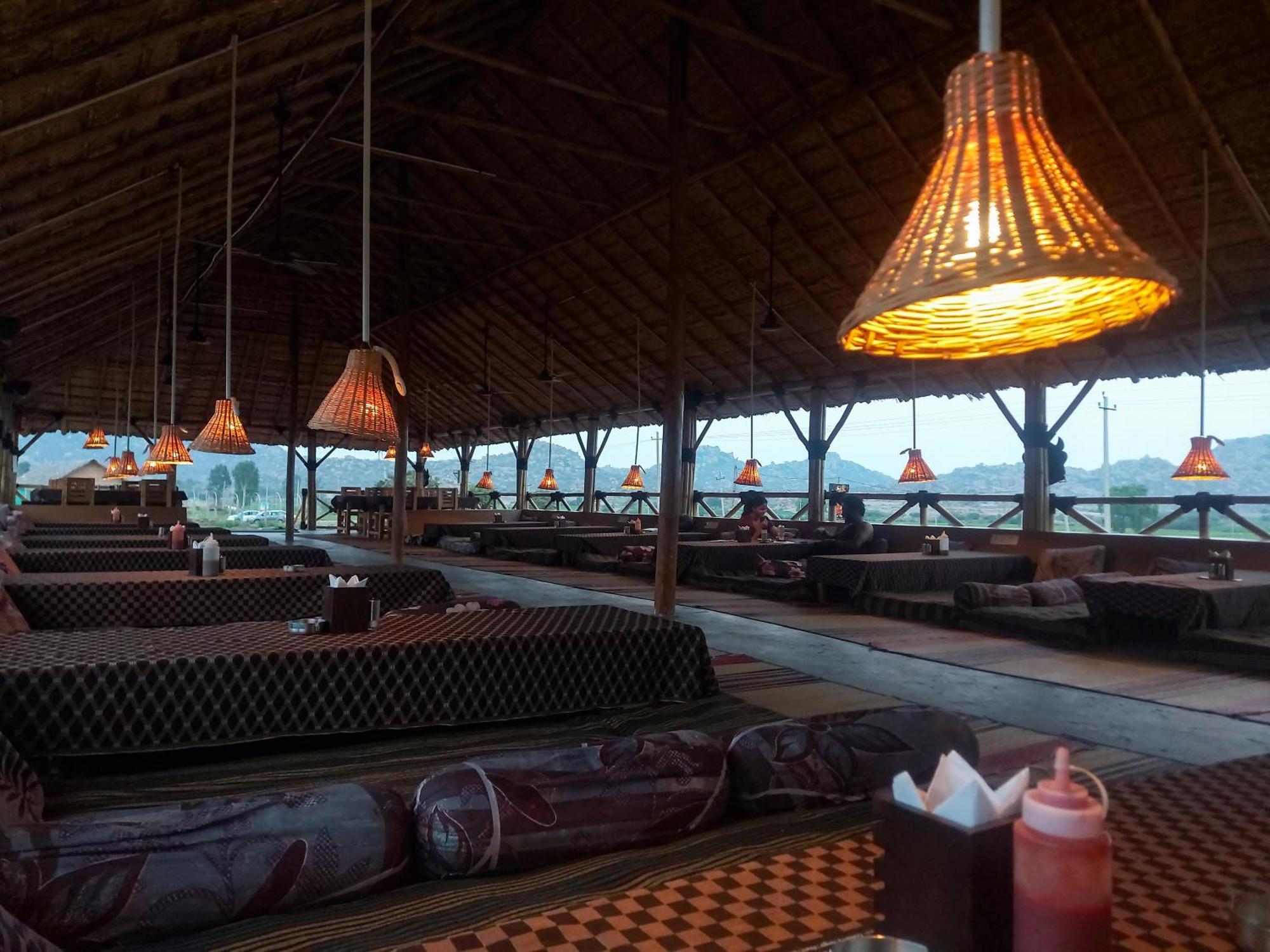 Mowgli'S Cafe Hampi & Guest House Zewnętrze zdjęcie