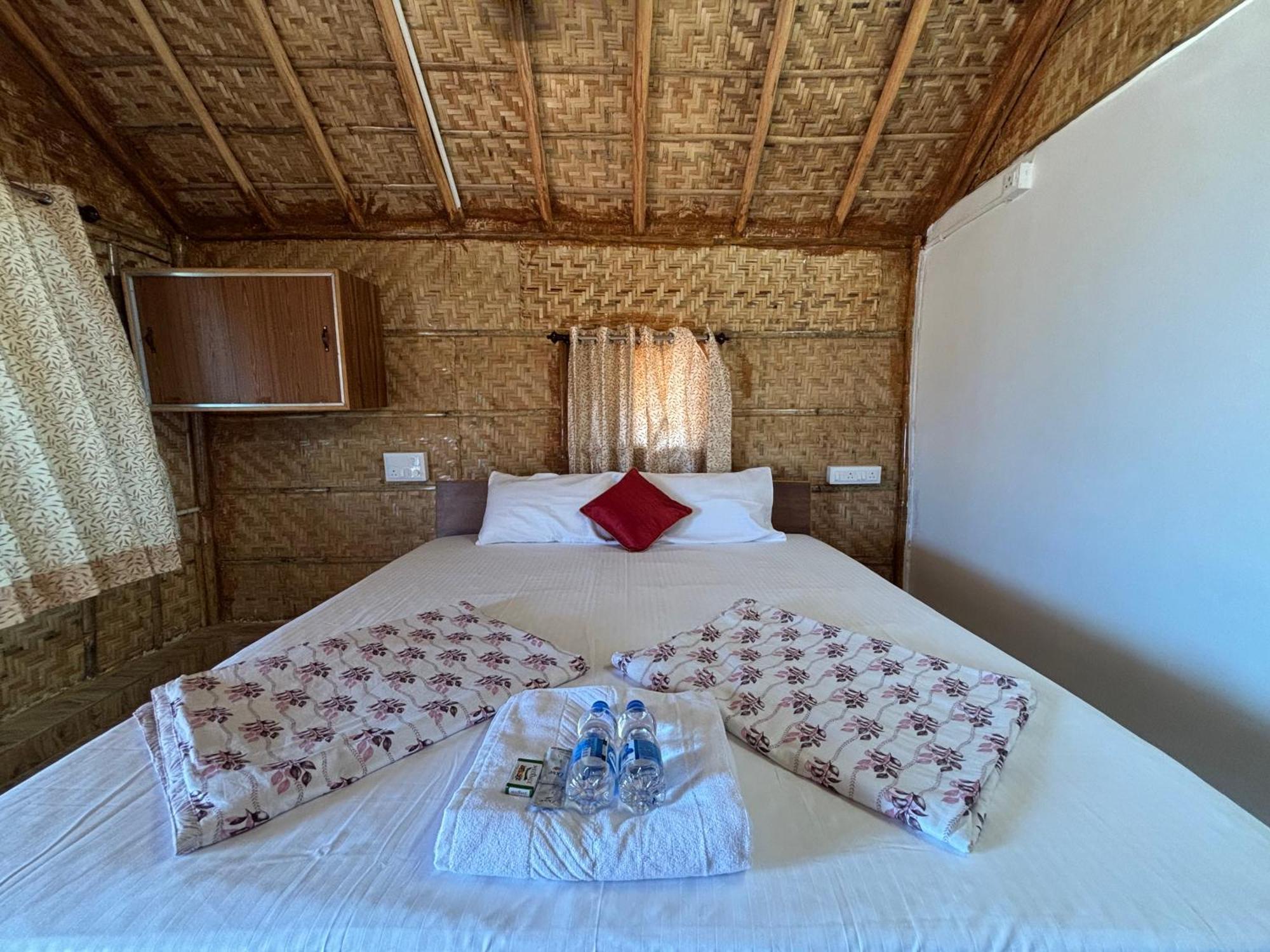 Mowgli'S Cafe Hampi & Guest House Zewnętrze zdjęcie