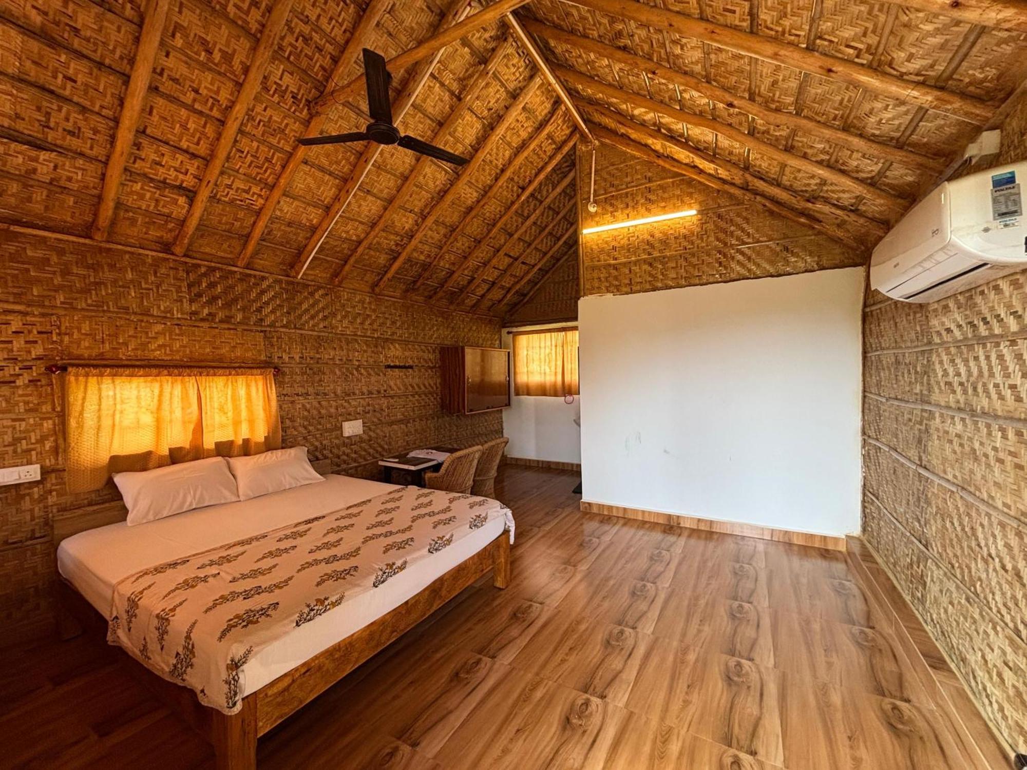 Mowgli'S Cafe Hampi & Guest House Zewnętrze zdjęcie