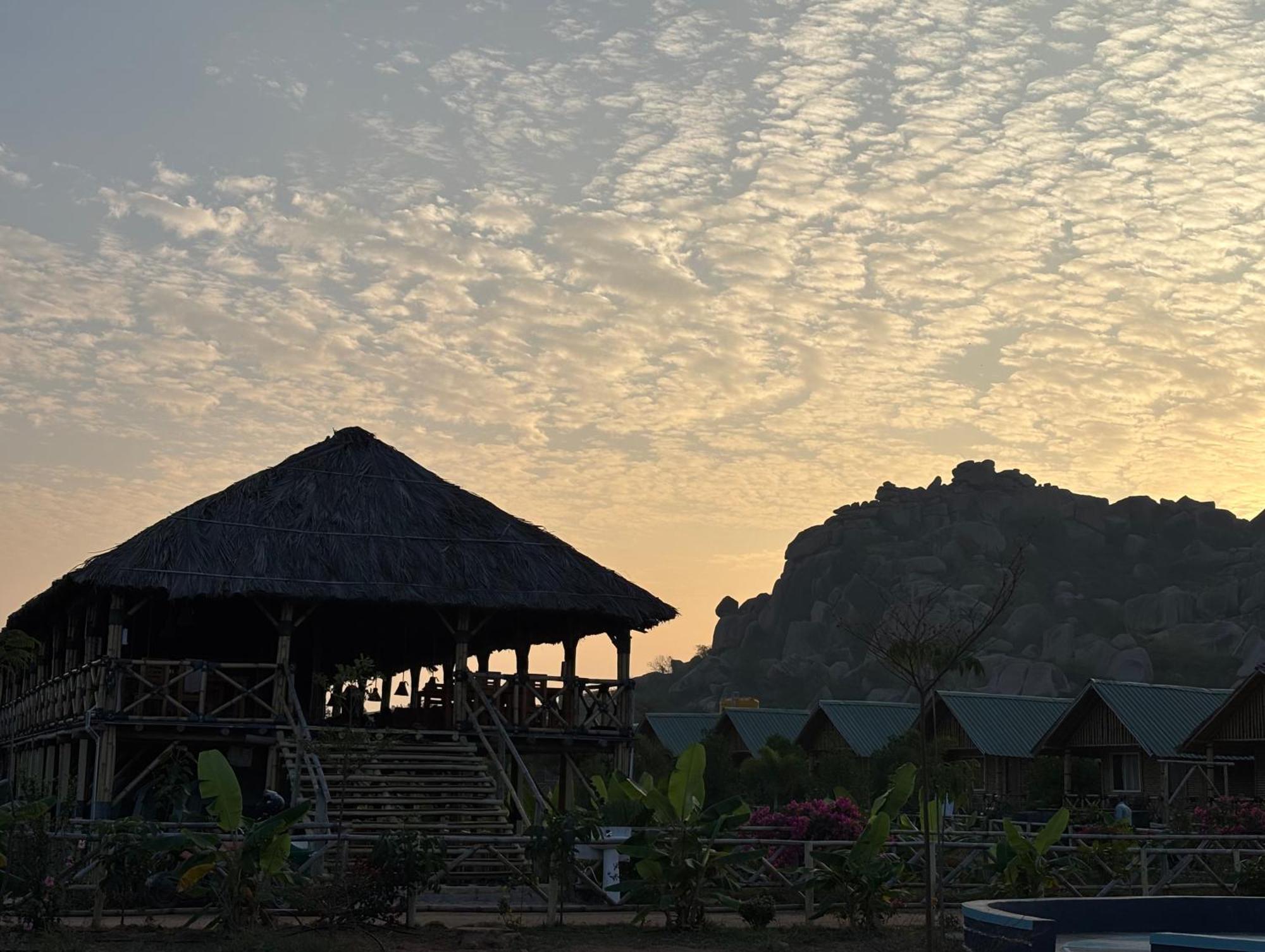 Mowgli'S Cafe Hampi & Guest House Zewnętrze zdjęcie